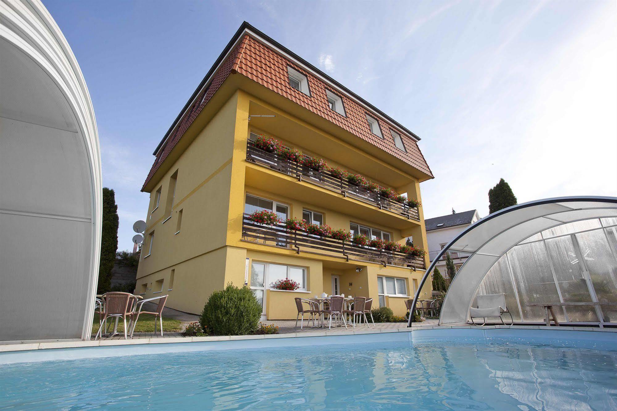 Pension Primus Beroun  Buitenkant foto
